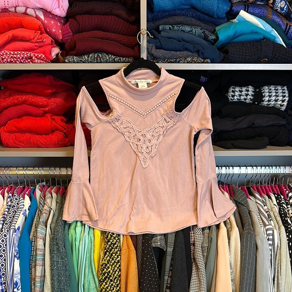 American Rag pink cold shoulder mock neck embroidered top size XS - Picture 1 of 3